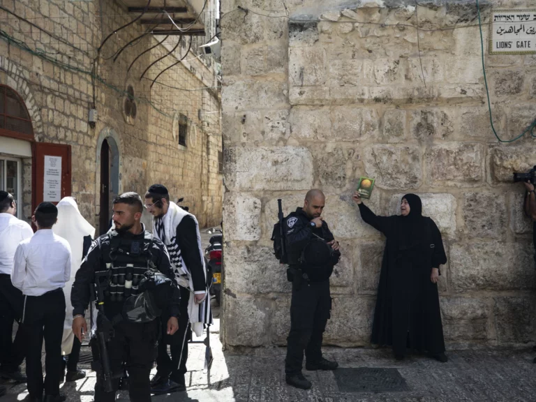 Des centaines de colons renouvellent leur incursion dans la mosquée Al-Aqsa