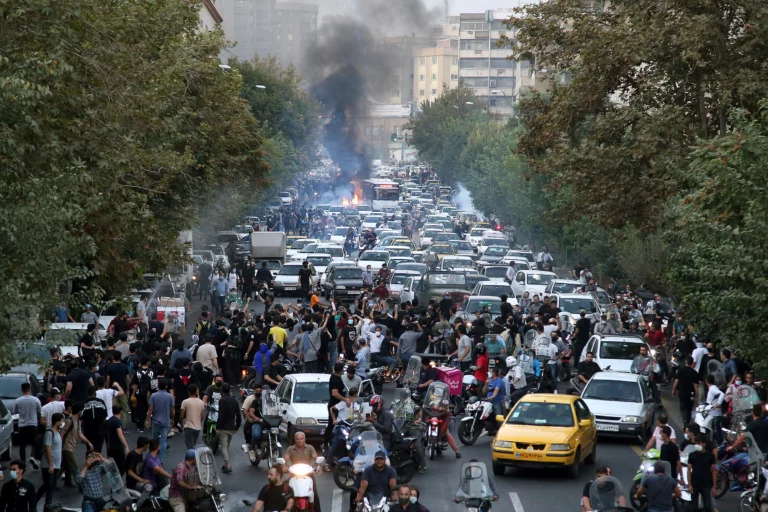 Iran: le bilan des manifestations s’alourdit à 35 morts