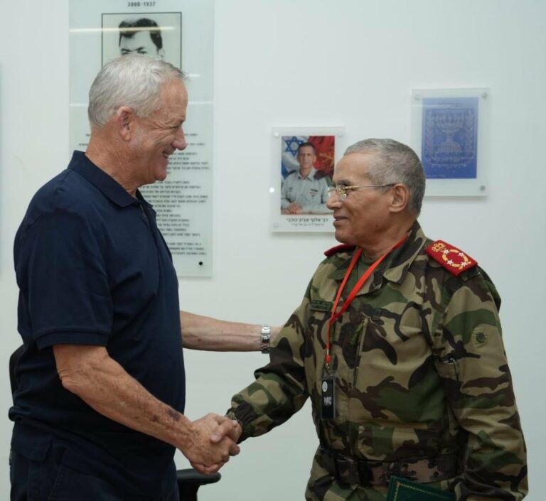 Benny Gantz rencontre le Chef d’État-major Général des Forces armées marocaines, à Tel-Aviv