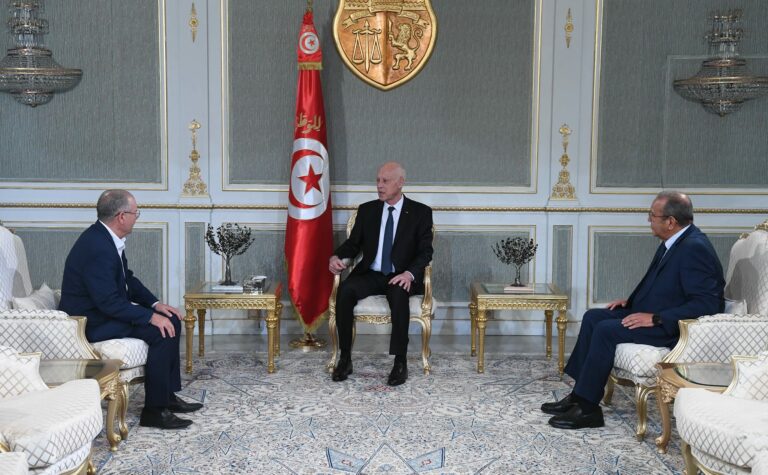 Tunisie : Saïed convoque « d’urgence » les dirigeants des principales centrales syndicale et patronale