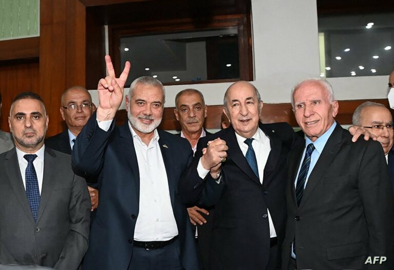 Les factions palestiniennes signent un accord à Alger pour l’organisation d’élections générales dans une année