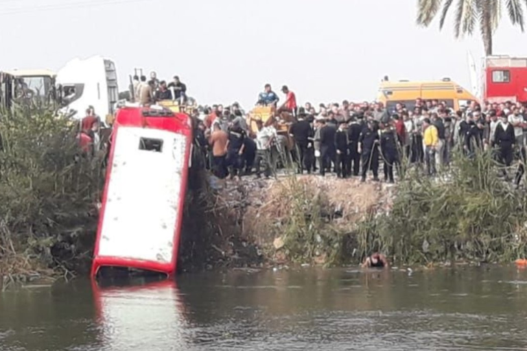 Égypte: 16 mort après la chute d’un bus dans le Nil