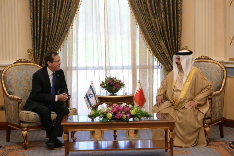Le président israélien arrive à Bahreïn pour une visite d’État