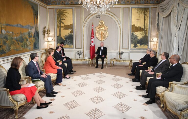 Tunisie : Une délégation américaine soutient les aspirations à un « gouvernement démocratique »