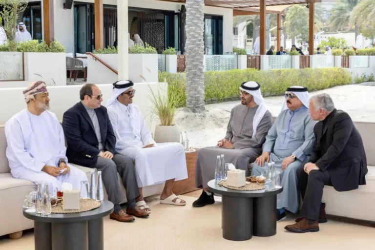 L’émir du Qatar participe à un mini-sommet arabe tenu à Abou Dhabi  