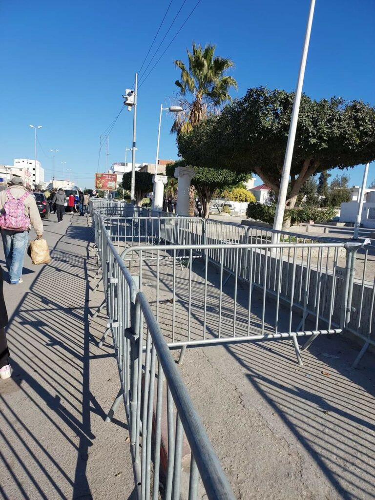 Tunisie : Des restrictions sécuritaires pour étouffer les protestations du Front du salut national à el Mnihla