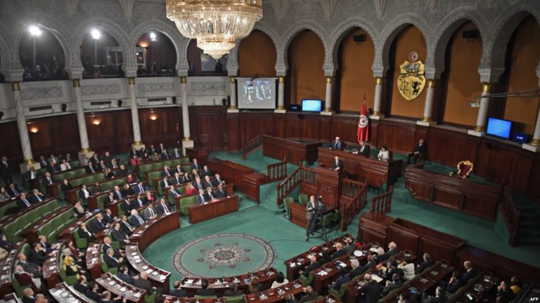 Le Parlement tunisien adopte un projet de loi relatif à un prêt de 500 millions €