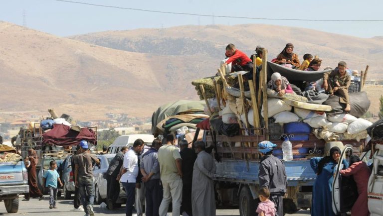 Saraqeb: 170 mille civils contraints de se déplacer vers la frontière turque