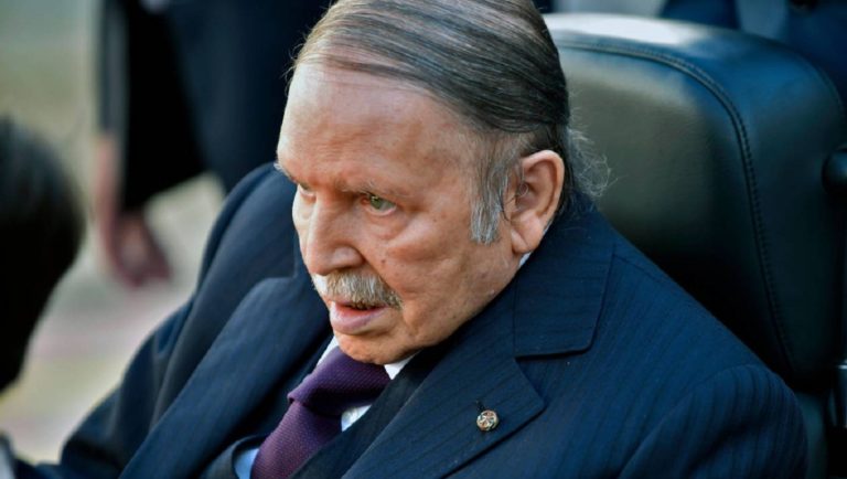 La pression monte d’un cran autour de président algérien