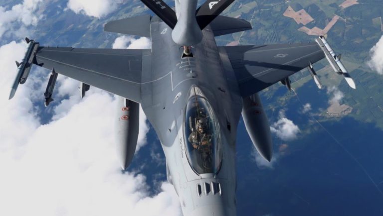 Un chasseur F-16 de l’OTAN a voulu de s’approcher de l’avion du ministre russe de la défense