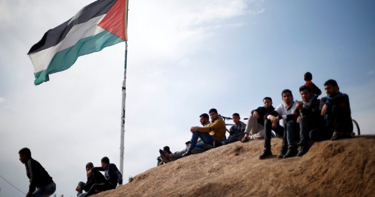 Les réfugiés Palestiniens au Liban observent la contestation avec craintes et espoir