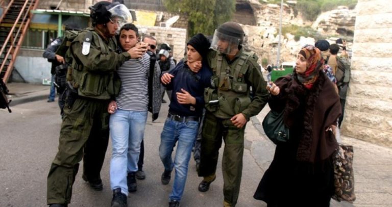 Ramallah : L’armée israélienne arrête 2 enfants palestiniens