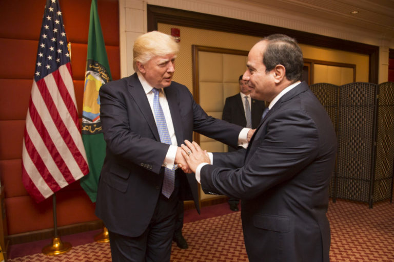 Washington Post : Trump encourage Al-Sissi à être président à vie