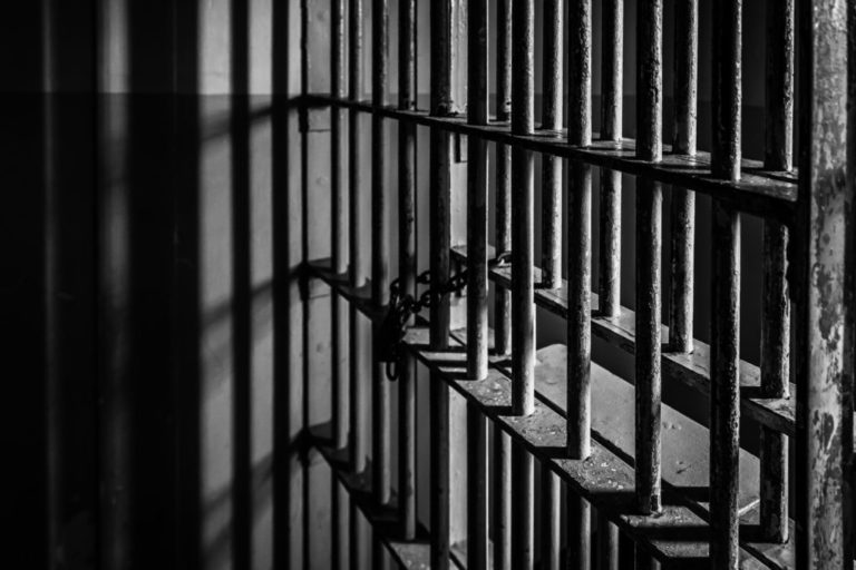 Après 4 ans de torture, une détenue meurt « menottes en mains » dans une prison émiratie