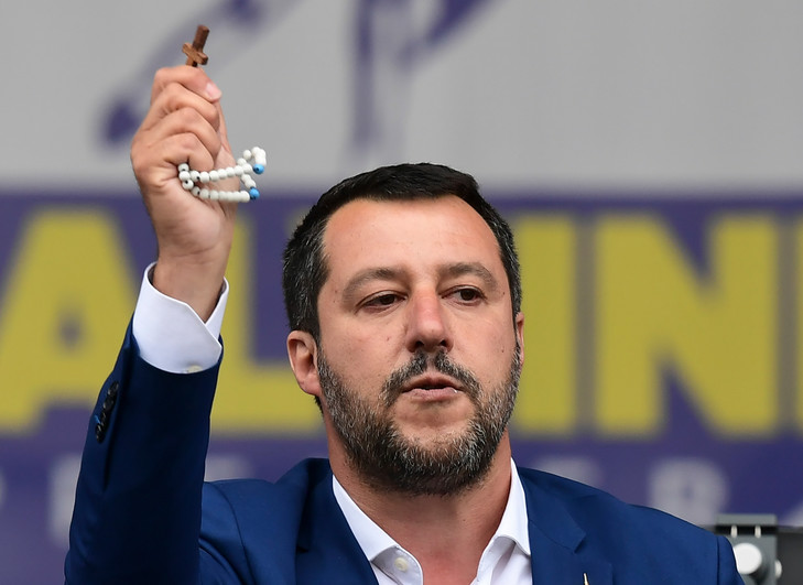 Italie: Matteo Salvini devant la justice pour avoir bloqué un bateau de migrants