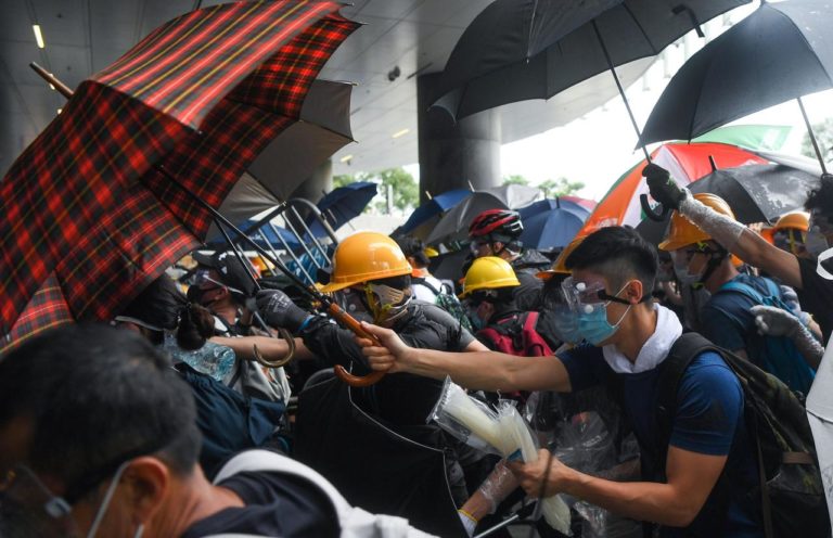Mouvement des Parapluies: À Hongkong, la manifestation vire à l’affrontement avec la police