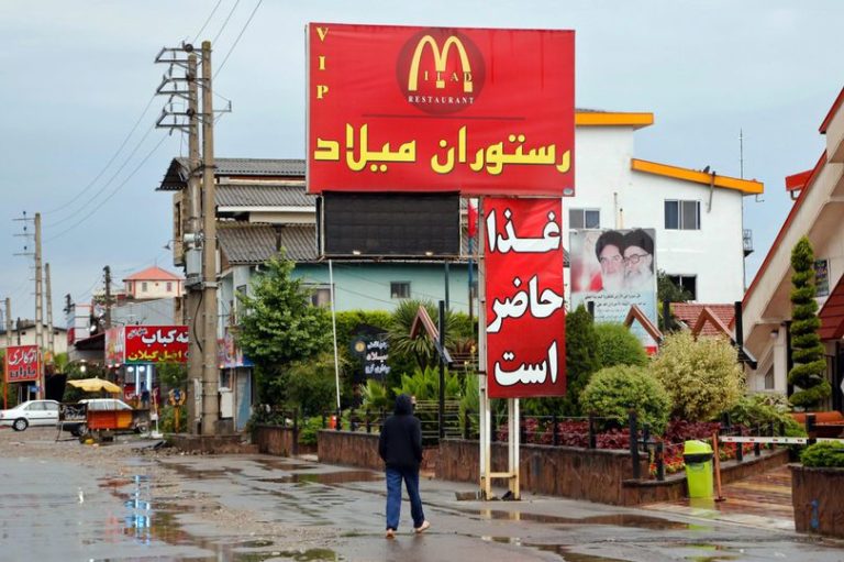 Iran: 547 restaurants fermés à Téhéran pour atteinte à la « morale islamique »