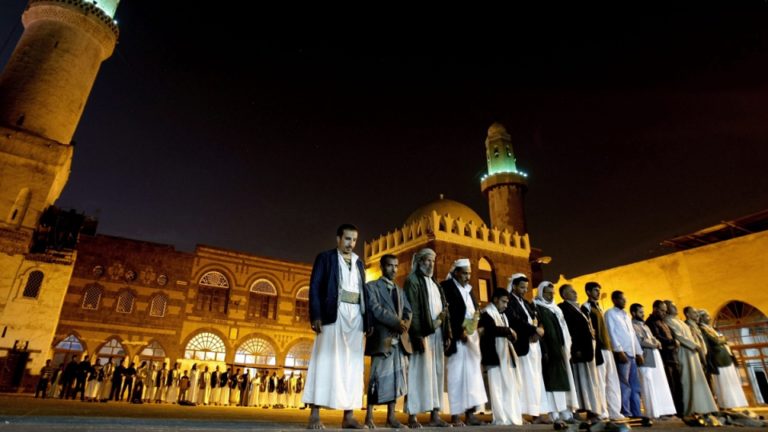Yémen: un groupe criminel émirati assassine des fidèles dans une mosquée