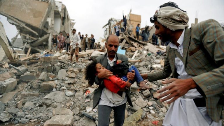 Yémen : Les femmes et les enfants tombent en victimes des raids de la coalition arabe