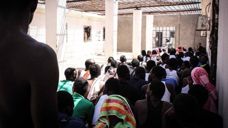 Libye : les garde-côtes rapatrient 119 migrants coincés en mer
