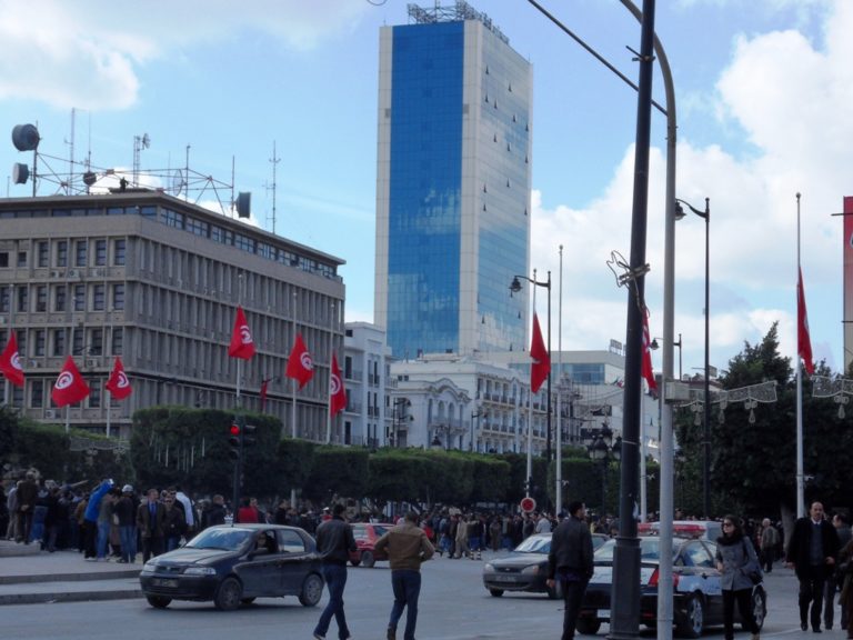 Un appel au jugement dans l’affaire du coup d’État émirato-saoudien en Tunisie
