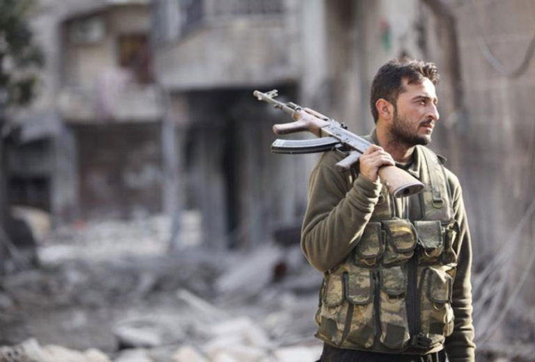 Le régime syrien juge ses opposants et envoie ses partisans combattre en Libye