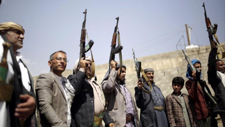 Yémen: les Houthis ciblent une installation pétrolière saoudienne et plusieurs aéroports