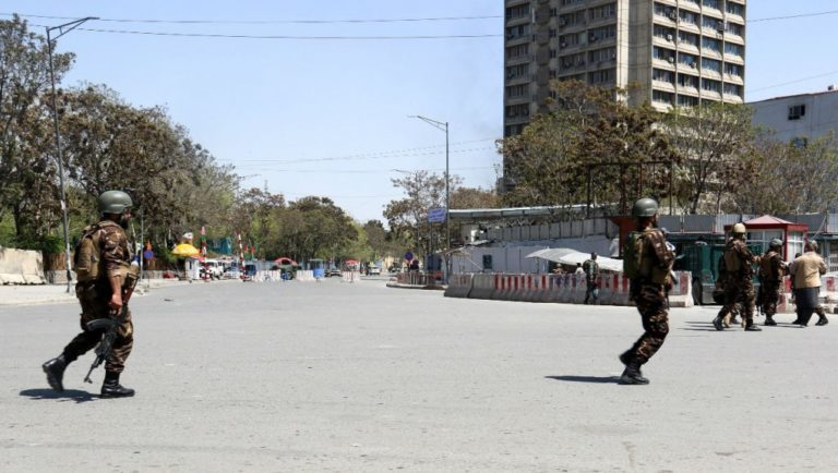Afghanistan: 16 morts dans un attentat durant une visite de l’émissaire américain