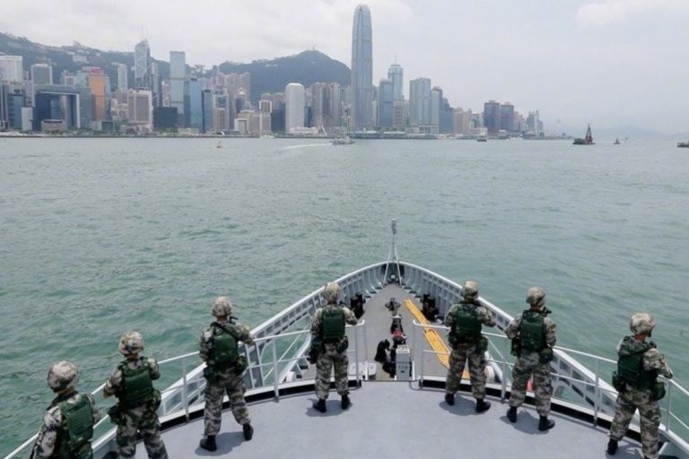 La Crise Hongkongaise: l’armée chinoise met en garde les contestataires à Hong Kong