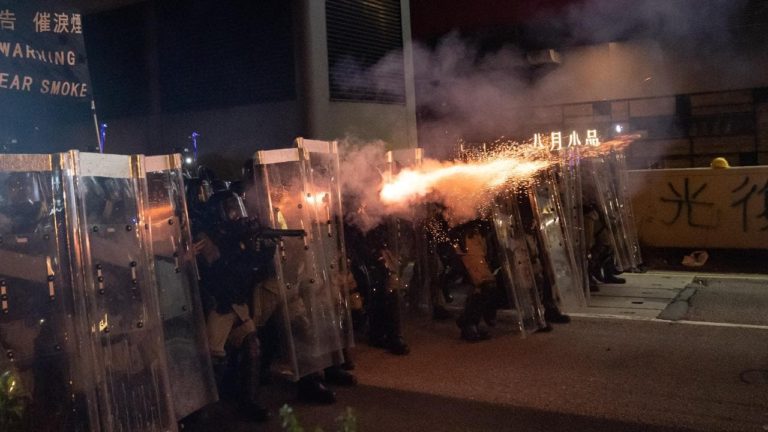 Hong Kong : Des affrontements entre les manifestants et la Police