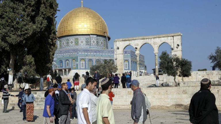 Palestine: Des colons israéliens prennent d’assaut la mosquée Al-Aqsa