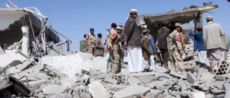 Yémen: Plus de 100 détenus morts lors d’une frappe saoudienne, affirme la Croix-Rouge