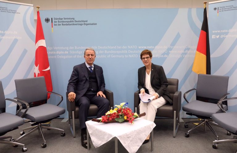 Rencontre bilatérale du ministre turc de la Défense avec son homologue allemande à Bruxelles