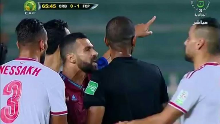 Al-Sissi se fait attaqué par les supporters algériens lors d’un match éliminatoire