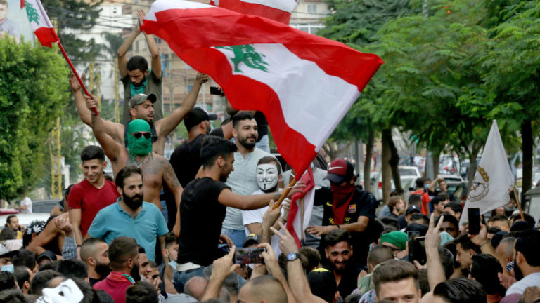 Liban: les soutiens du président Michel Aoun défilent dans les rues