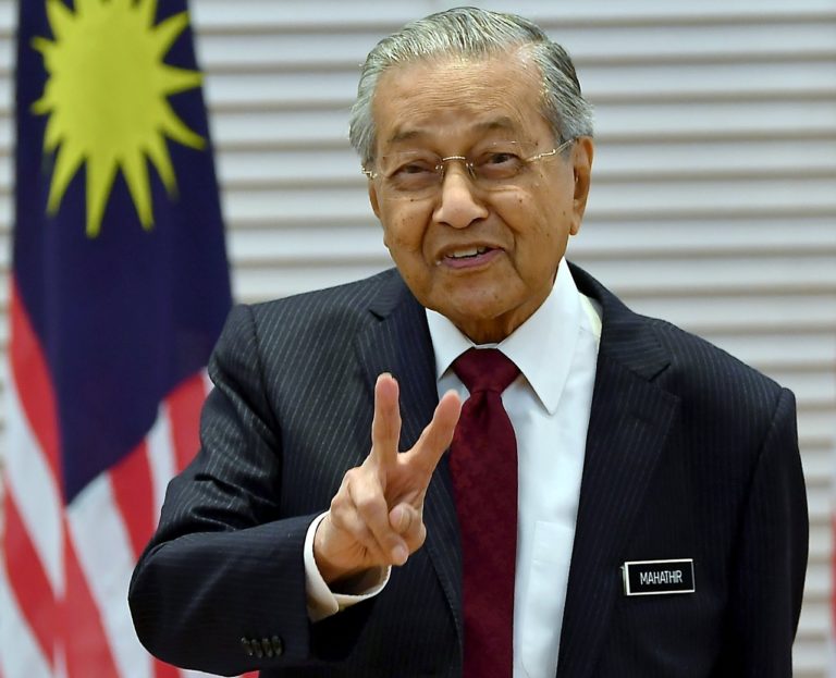 Le PM malaisien remet sa démission au roi Abdullah Shah