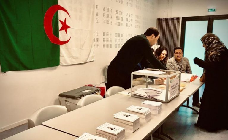 Présidentielles en Algérie: ouverture des bureaux de vote
