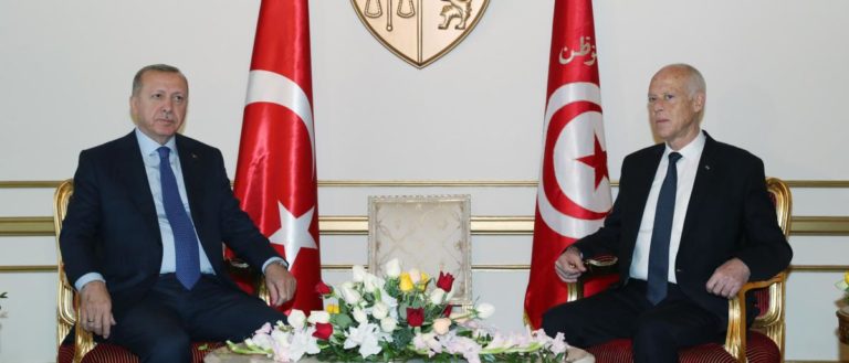 En visite surprise en Tunisie, Erdogan appelle le Qatar et l’Algérie pour résoudre la crise libyenne