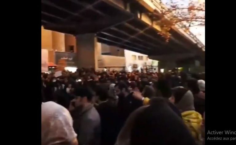Iran: Les étudiants protestent à Téhéran contre les autorités après le camouflage de l’accident de l’avion ukranien