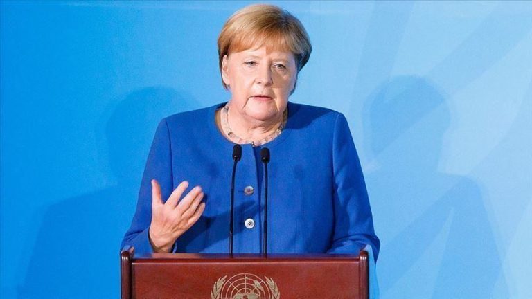 Covid-19 : Merkel en quarantaine après un contact avec un médecin testé positif