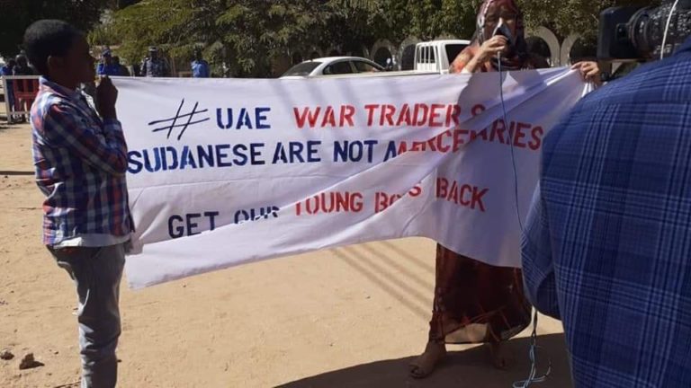 «Des travailleurs soudanais envoyés pour combattre en Libye par une compagnie de sécurité émiratie», déclare HRW