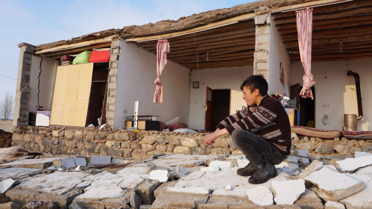 Un nouveau séisme fait 9 morts, à la frontière Turquie-Iran
