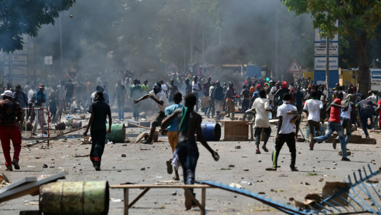 Manifestations contre l’application d’un impôt sur les indemnités au Burkina