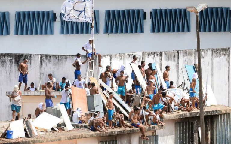 Évasions en masse de détenus suite aux mesures anti-coronavirus au Brésil
