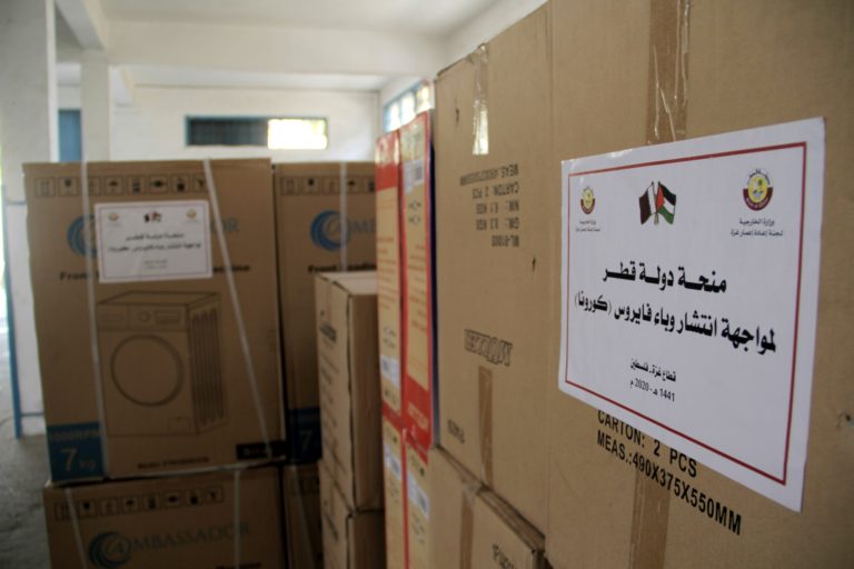 Le Qatar annonce le début du versement de 150 millions de dollars de dons pour soutenir la bande de Gaza