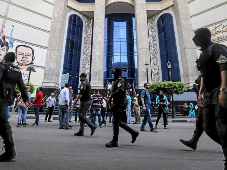 Dix journalistes égyptiens arrêtés en deux mois, selon un rapport de l’ANHRI