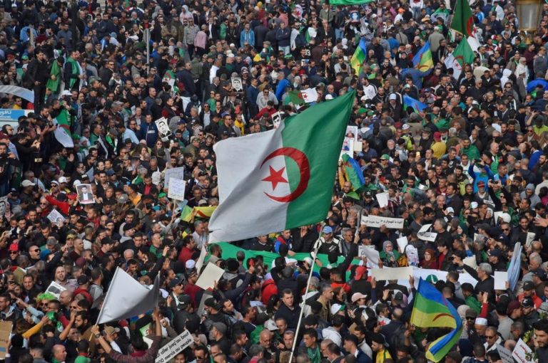 Algérie : Grâce présidentielle en faveur des détenus du Hirak et des « mesures d’apaisement du front interne »