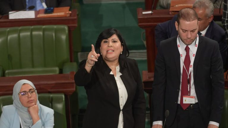 Tunisie : une député célèbre l’ancien régime au parlement et déclenche la colère des autres partis