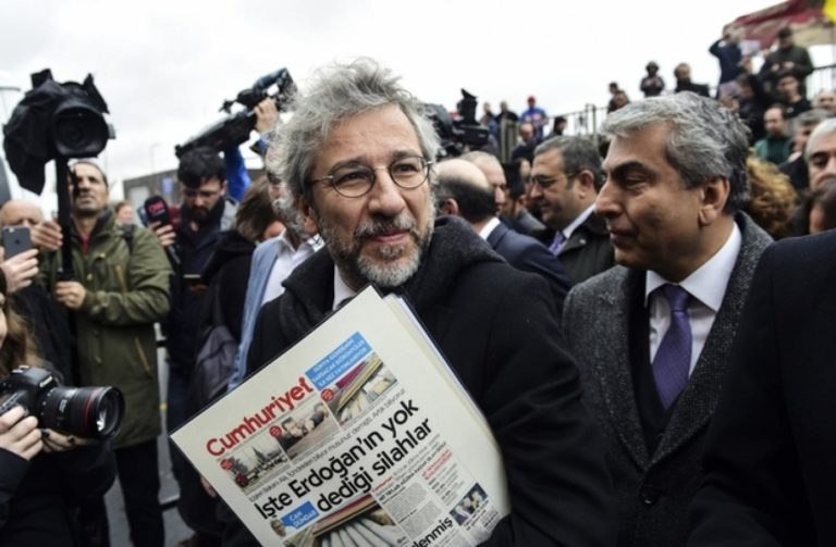 Turquie: deux journalistes arrêtés pour «espionnage politique et militaire »