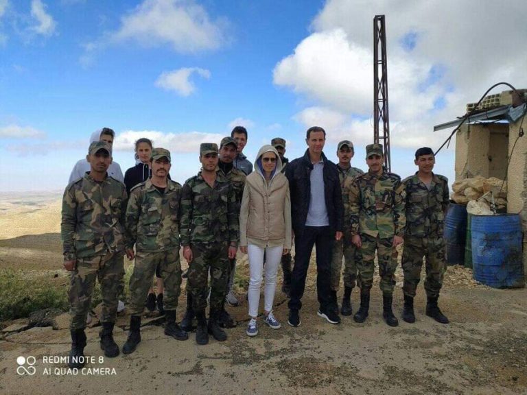 Première apparition d’Asma al-Assad avec des combattants, après l’application de la loi César
